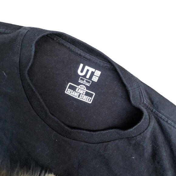 Kaws X Uniqlo X Sesame Street Elmo T Shirt Large - Picture 3 of 3